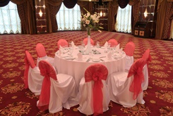 SANDALYE VE MASA SÜSLEMESÝ KIRMIZI