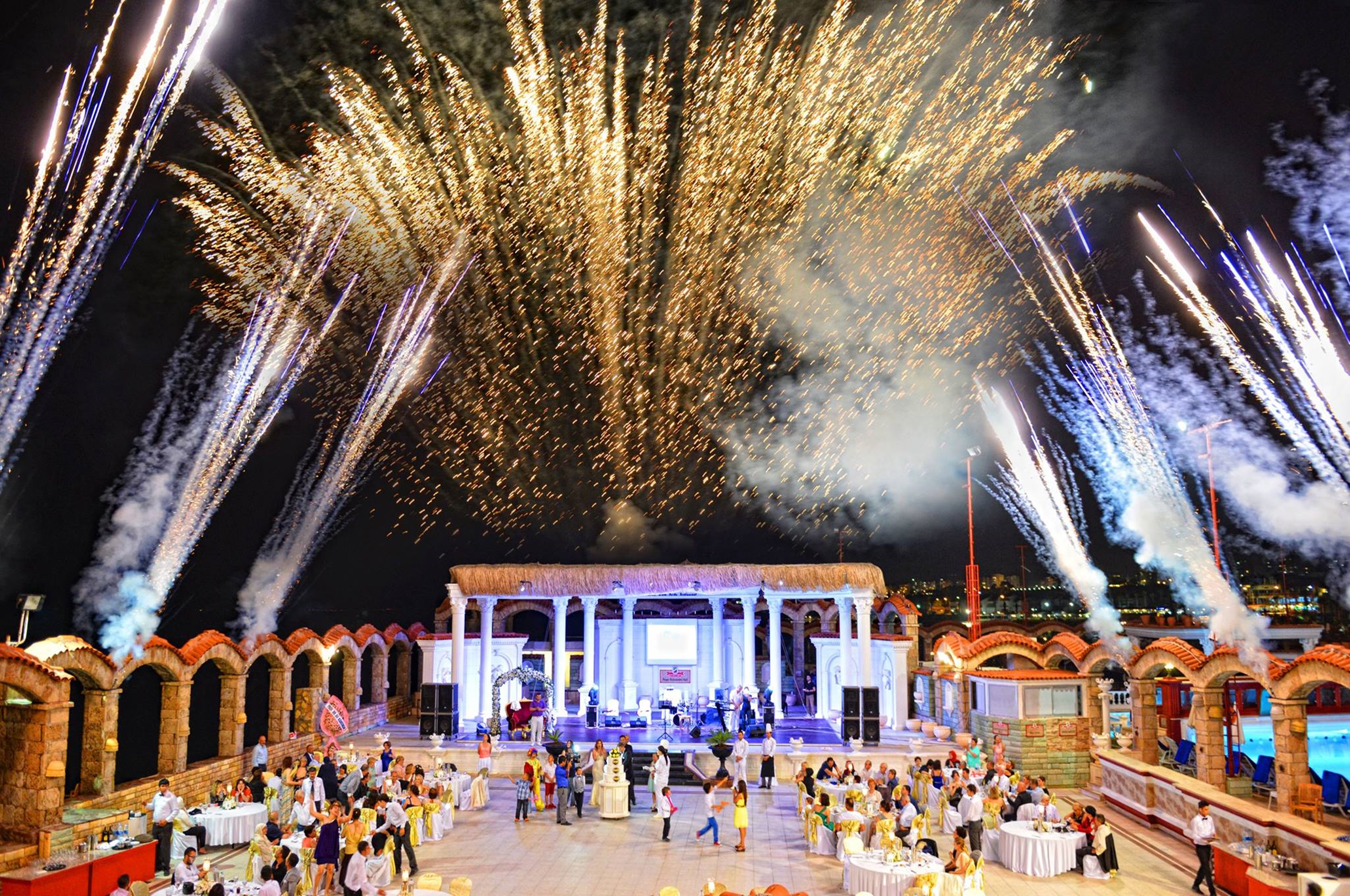 HAVAÝ FÝÞEK (PÝROTEKNÝK GÖRSEL 1)